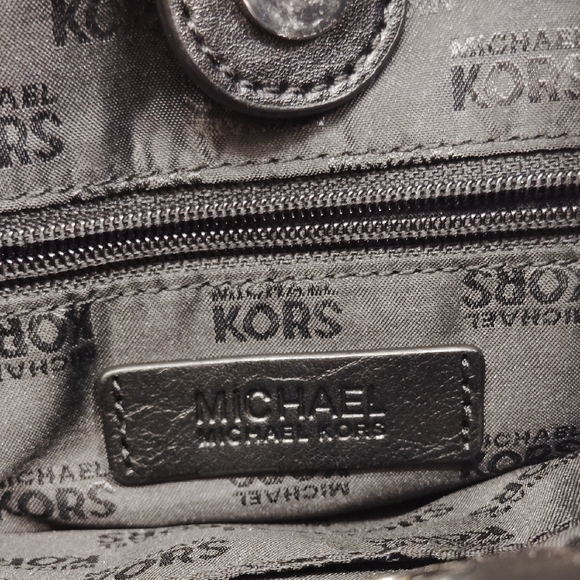 Michael Kors Black Messenger Logo Crossbody with Front Zip!! - Picture 13 of 16